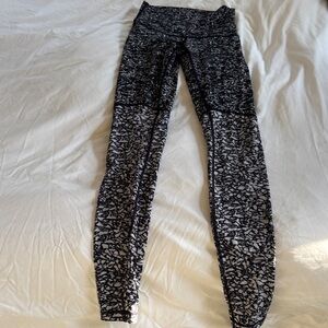 Black & White Patterned Lululemon Athletic Leggings